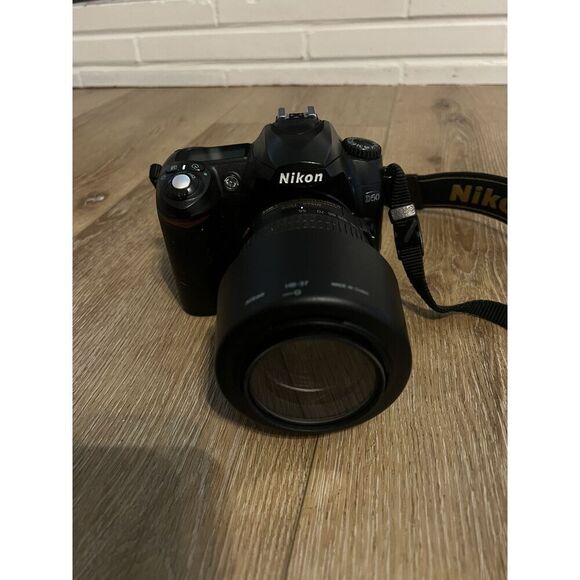 Nikon D50 Digital SLR Camera w/Nikon DX Nikkor AF-S 55-200mm Battery & Charger